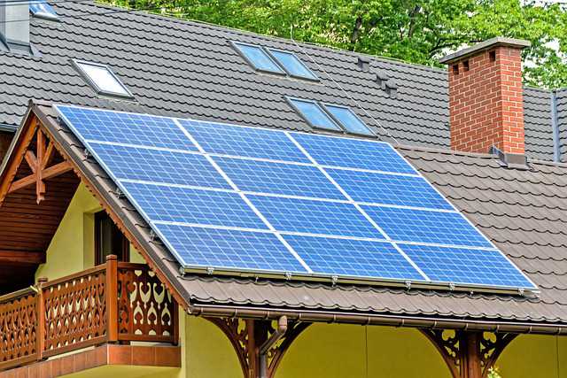 solar-panels-1477987_640_compressed zdroj pixabay com