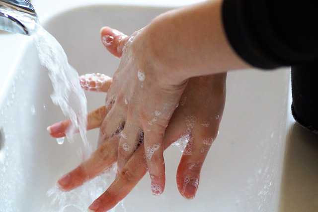 washing-hands-4940148_640_compressed foto pixabay com